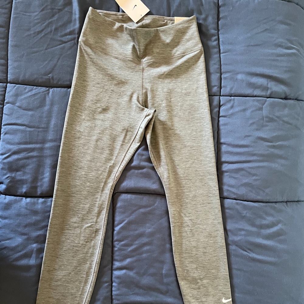 Women’s NEW WITH TAG, Nike One Tight Fit, Mid Rise, Full Length Leggings - Picture 5 of 10